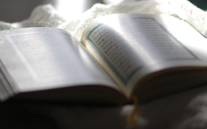 Felak Suresi Anlamı: 5 Ayetin Meali ve Tefsiri