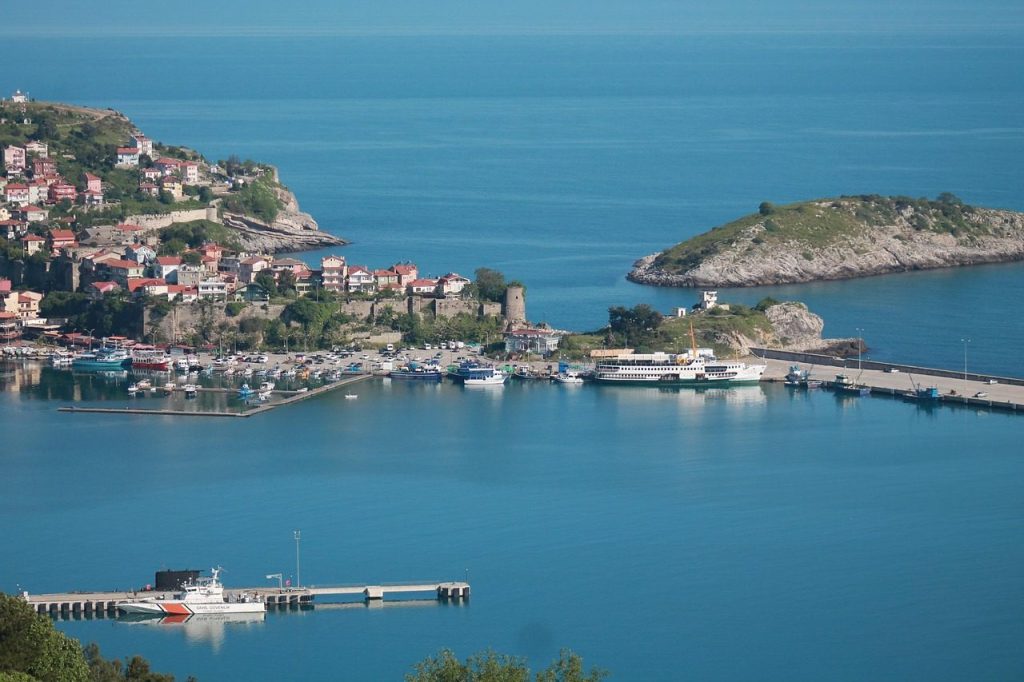 Amasra Gezilecek Yerler: Tarihi Kaleler, Koylar ve Gezi Rehberi