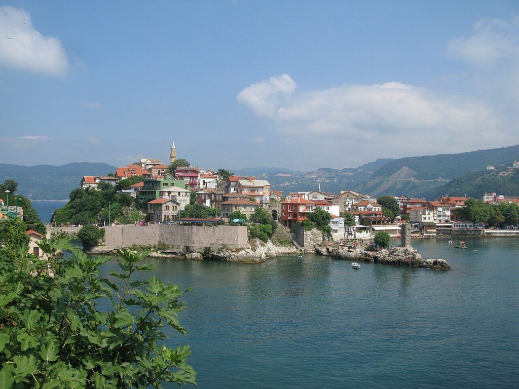 Amasra Gezilecek Yerler: Tarihi Kaleler, Koylar ve Gezi Rehberi