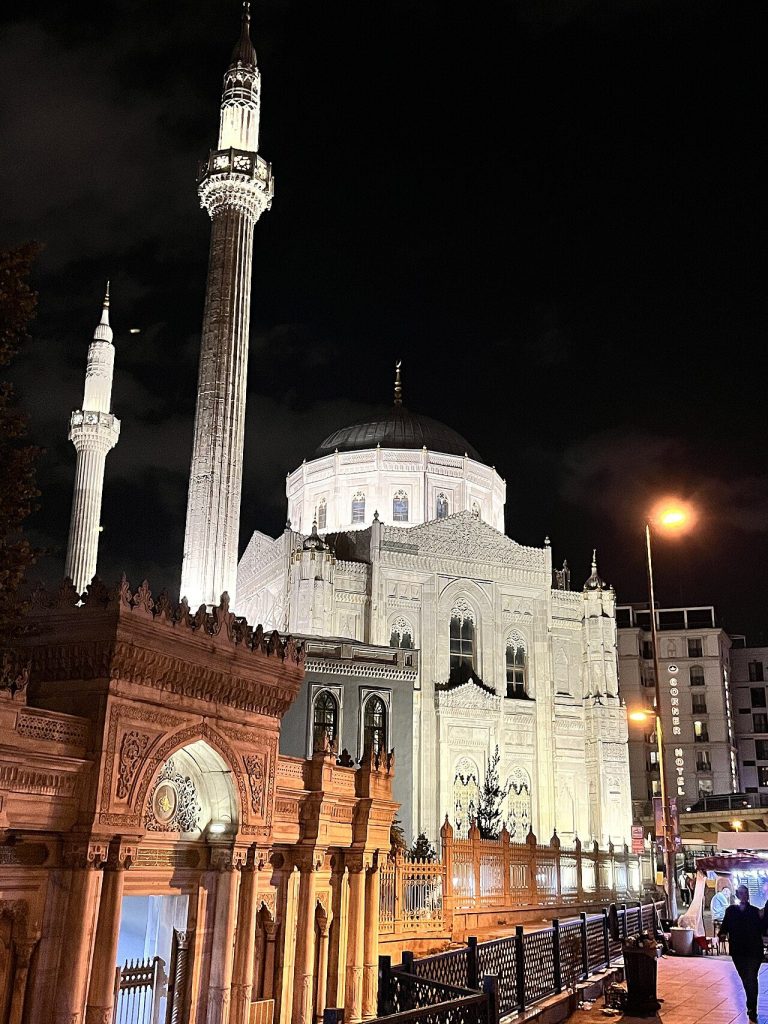 Aşure Günü Nedir? Tarihi, Anlamı ve Malzemeleri