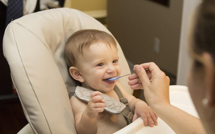 Ek Gıdaya Ne Zaman Başlanır? Bebek Beslenmesi Rehberi