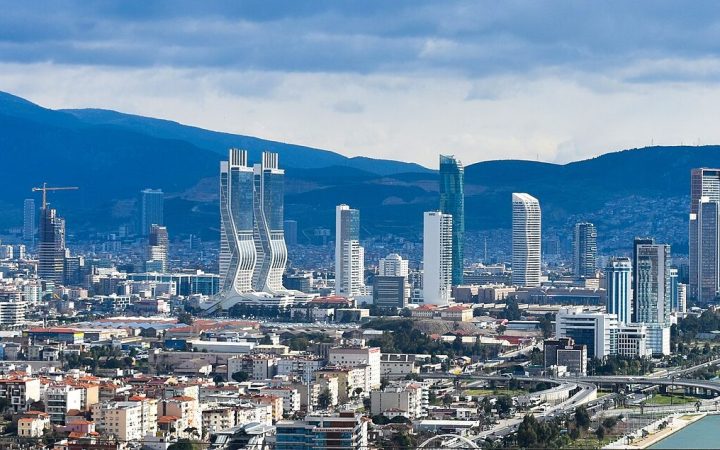 İzmir Kamp Alanları: En İyi Çadır ve Karavan Rotaları