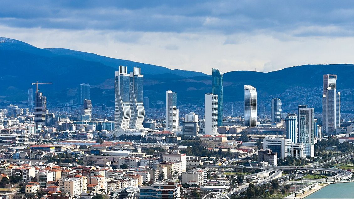 İzmir kamp alanları deniz kenarında çadır ve deniz manzarası