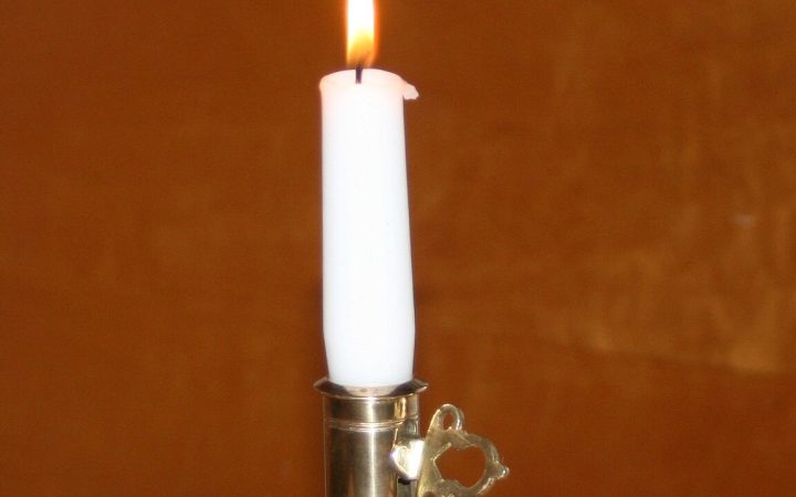 Mum Lekesi Nasıl Çıkar? Kumaş, Koltuk ve Halı Temizliği