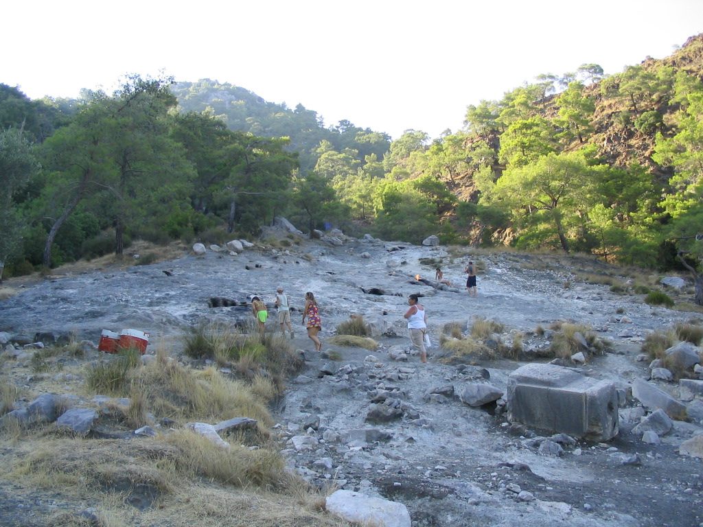 Olimpos’ta Kamp: Çadır Alanları, Ulaşım ve Pratik Rehber