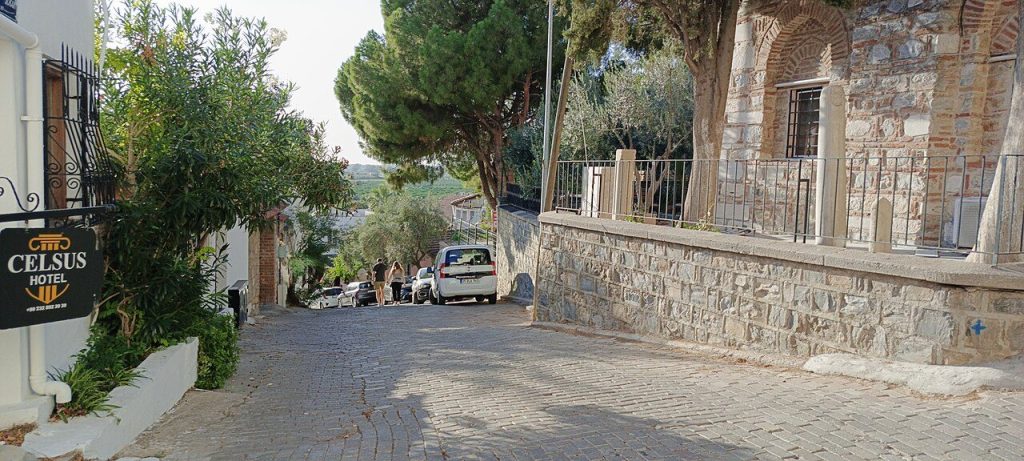 Şirince Gezilecek Yerler: Köy Rehberi ve Tarihi Rotalar