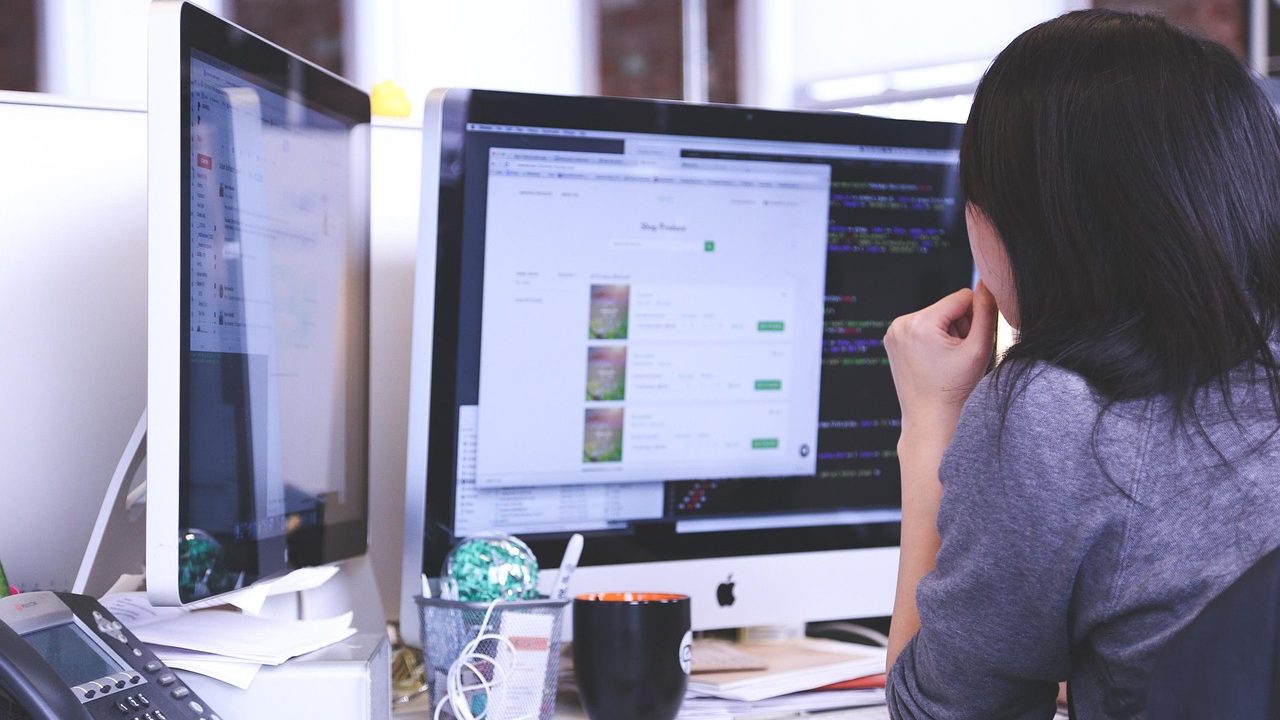 WordPress site hızı nasıl artırılır rehberi için sunucu ve web performans optimizasyonu grafiği